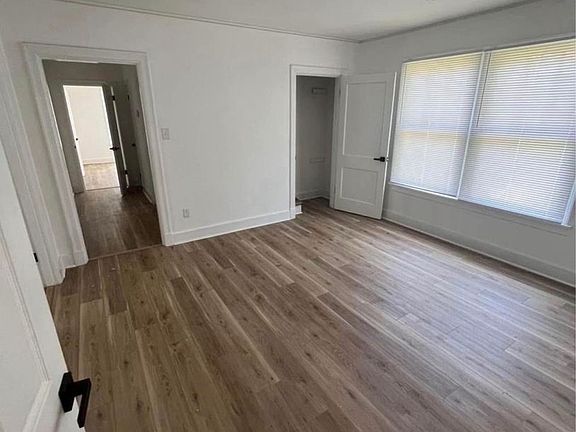 4th image of 2023 W Short 17th St