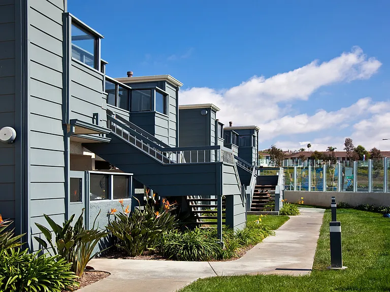 Pacific Pointe Apartments — Photo 17
