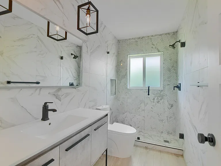 891 SW Hickory Ter — Photo 31