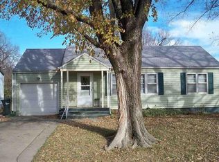 806 Westridge Dr, Newton, KS 67114