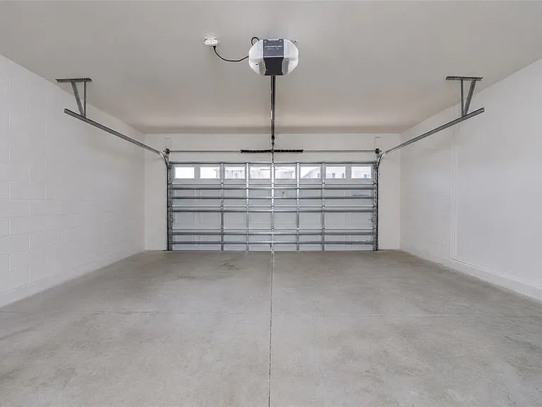 687 Griffon Ave — Photo 24