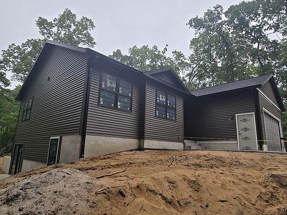 2nd image of 2850 Fenner Rd