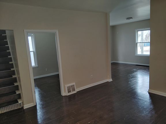 3rd image of 554 W Station St