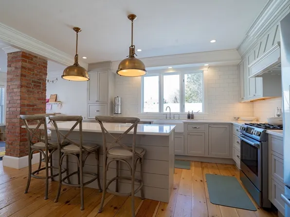 29 Collins St, Newburyport, MA 01950