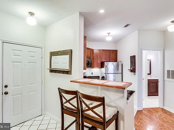 5th image of 4408 Helmsford Ln APT 204