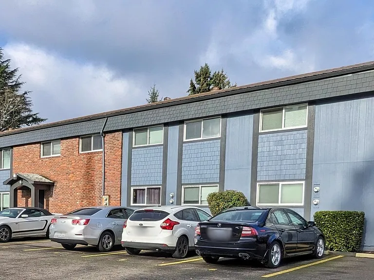 Cully Park Apartments — Photo 15