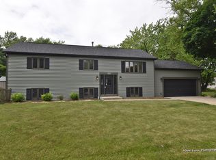 1424 Sunset Rd, Geneva, IL 60134