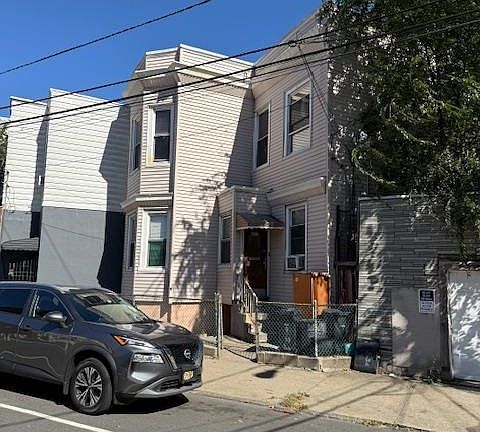 2nd image of 106 Sanford Pl Floor 2