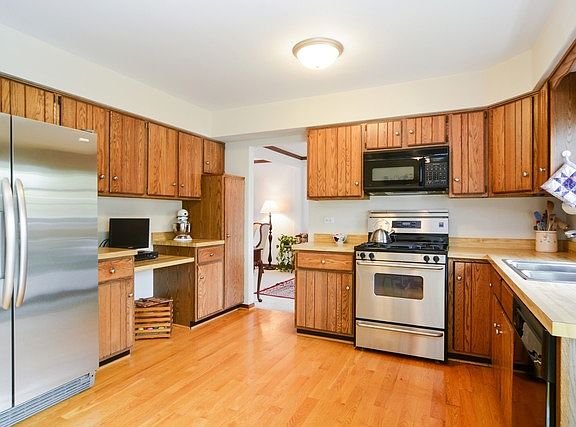 3rd image of 425 W Kerry Ct