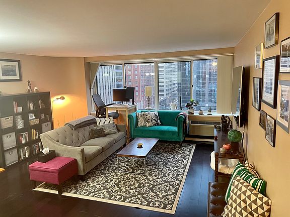 5th image of 211 E Ohio St APT 1208