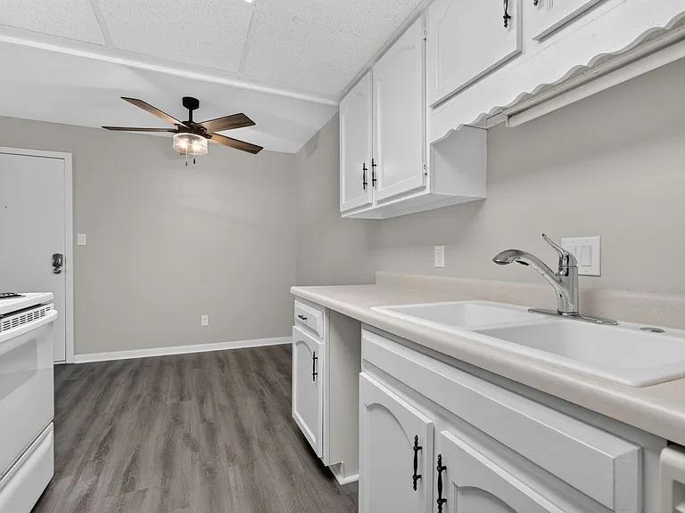 Kellogg Place Apartments — Photo 28