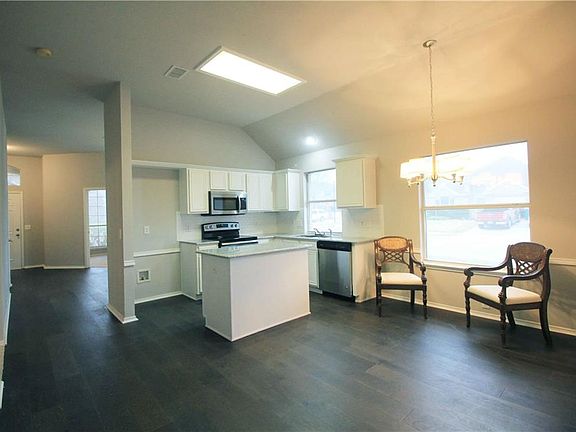 5th image of 775 Texas Oak Trl