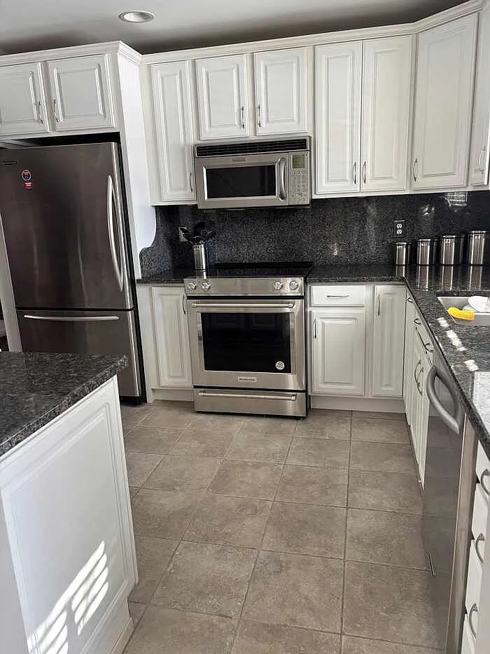 3 bed, 3.0 bath, 1600 sqft, $2,700 — Photo 3