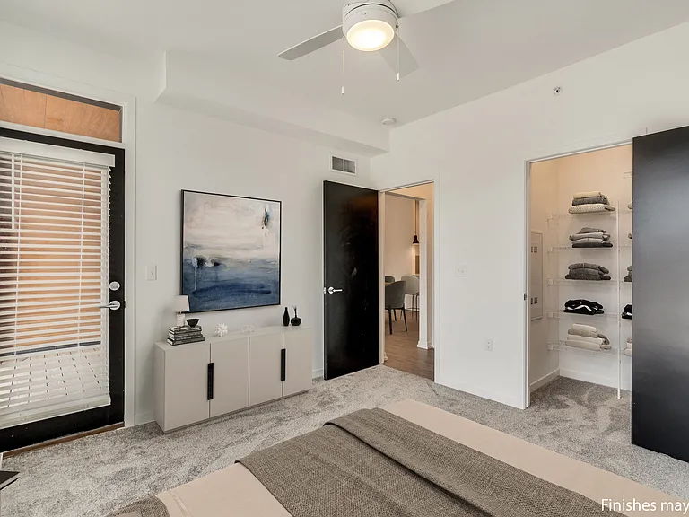 Uptown Square Apartments — Photo 12