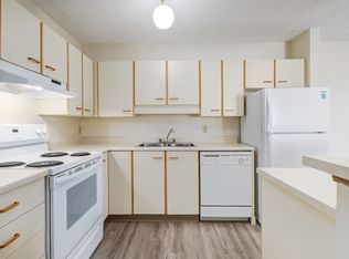 Huntington Court Coachhomes, Edmonton, AB T6H 5Y9
