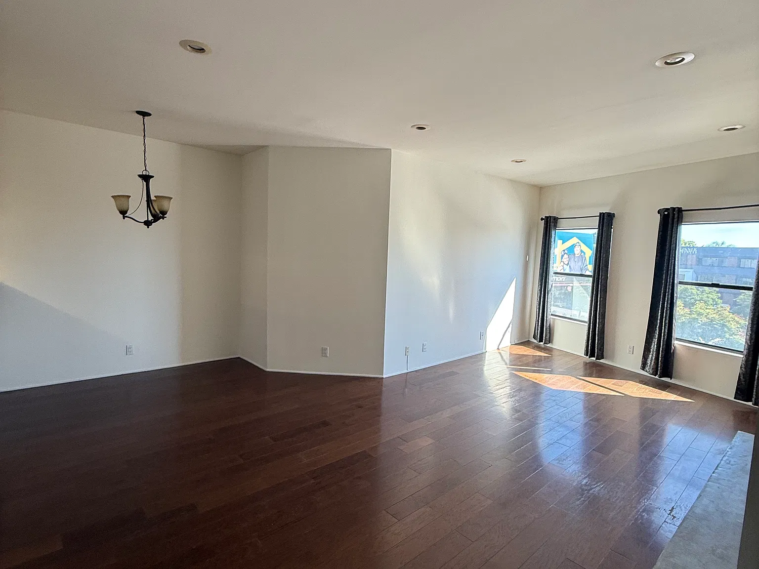 3 bed, 1234 sqft, $4,199 — Photo 4