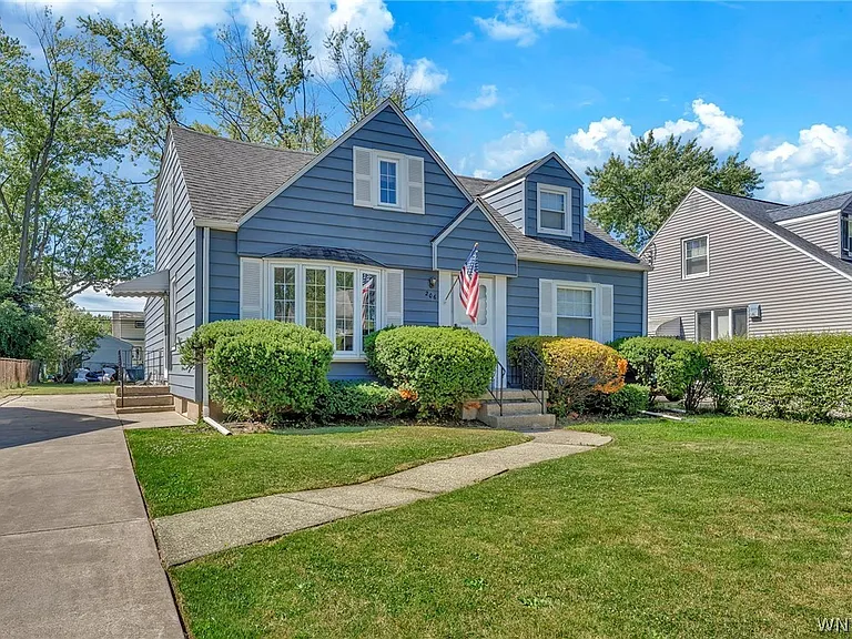 206 Wrexham Ct N — Photo 2