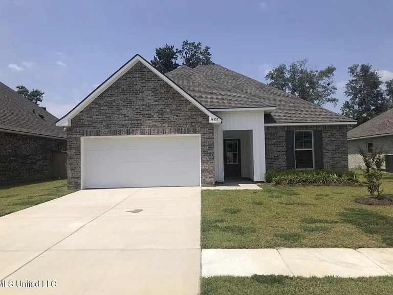 14357 Southern Magnolia Ave — Photo 1