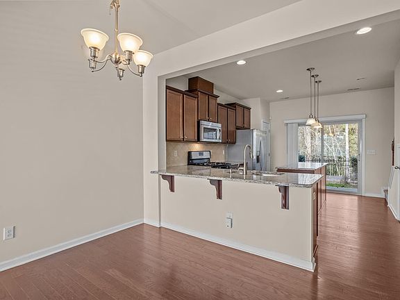 5th image of 232 Mount Evans Dr