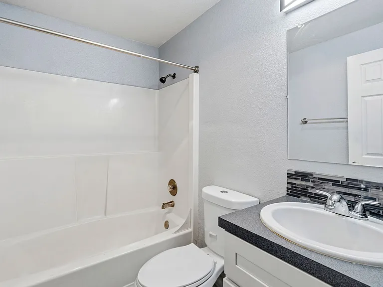 1502 S G St #3 — Photo 10