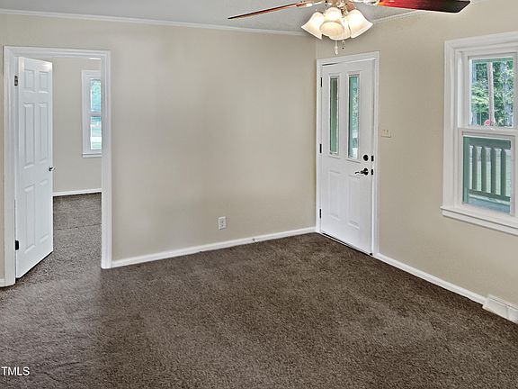 4th image of 2505 Davie Dr