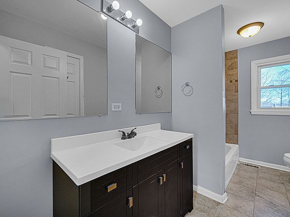 5th image of 548 Regent Rd