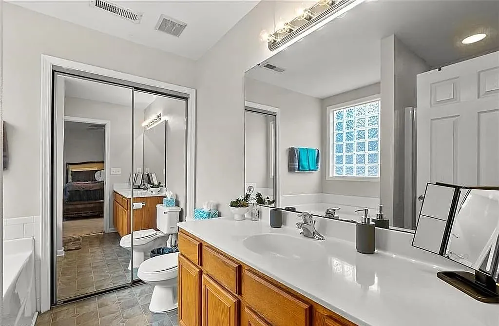 Building Photo - 425 Camden Ridge Dr