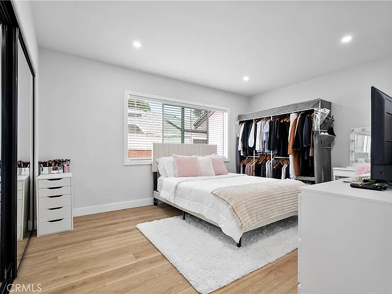10345 Blucher Ave — Photo 16