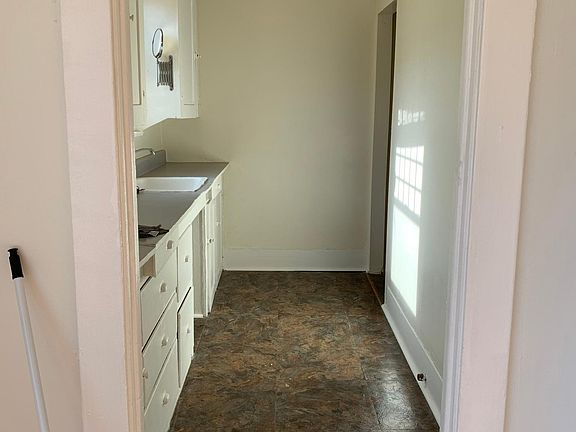 2nd image of 535 1/2 E Lomita Ave #Single