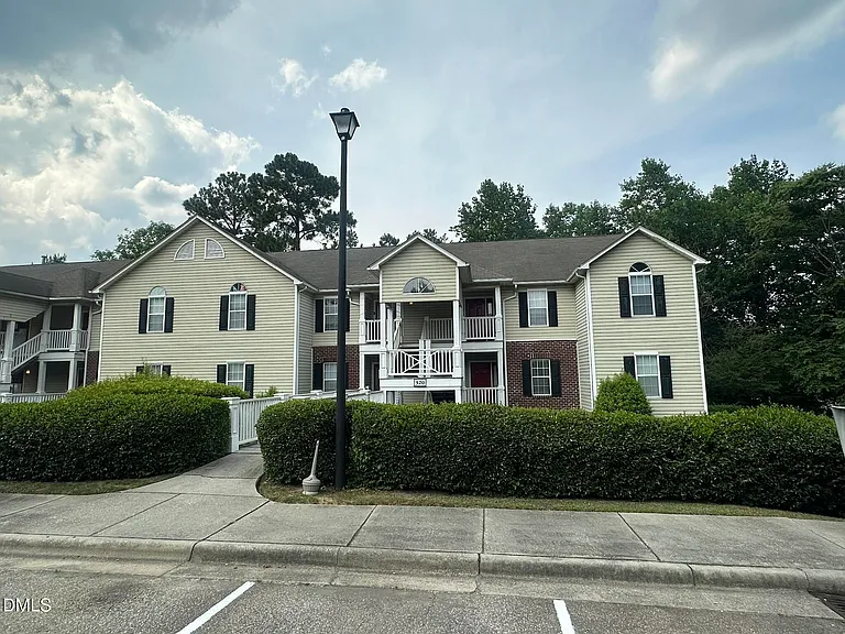 320 Bubble Creek Ct #7 — Photo 1