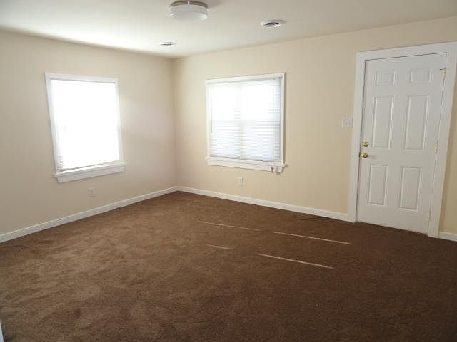 2nd image of 1009 Custer St