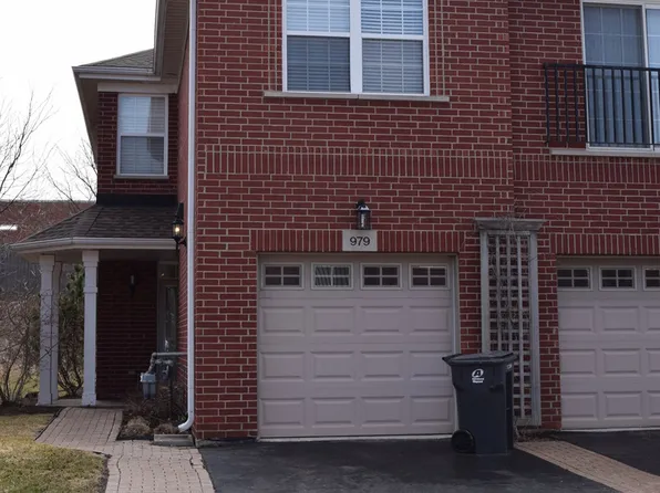 979 Kensington Dr, Northbrook, IL 60062