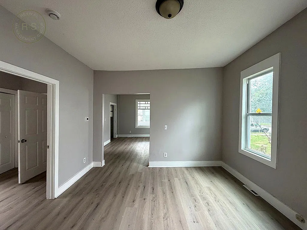 4 bed, 1400 sqft, $2,400 — Photo 2
