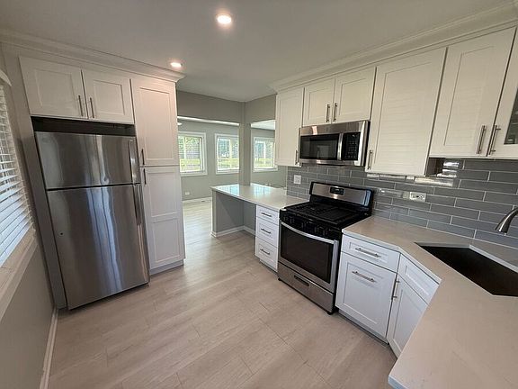3rd image of 651 W Park Ave APT D