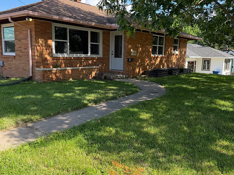 1930 Floraview Dr — Photo 1