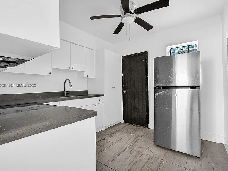 14600 NE 14th Ave #1 — Photo 4