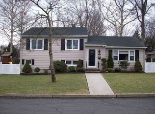 120 Mezzine Dr, Cresskill, NJ 07626