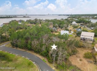 6205 Hermosa Dr, Ocean Springs, MS 39564