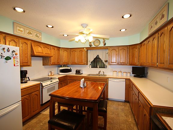 4th image of 130 Diamondhead Dr