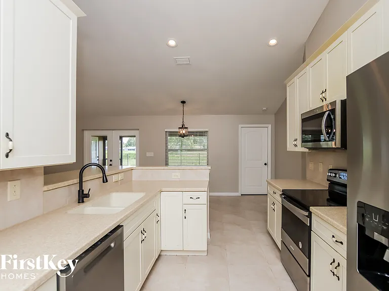 1932 Gloria Cir NE — Photo 6