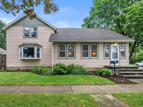 501 Haskins STREET, Lake Geneva, WI 53147