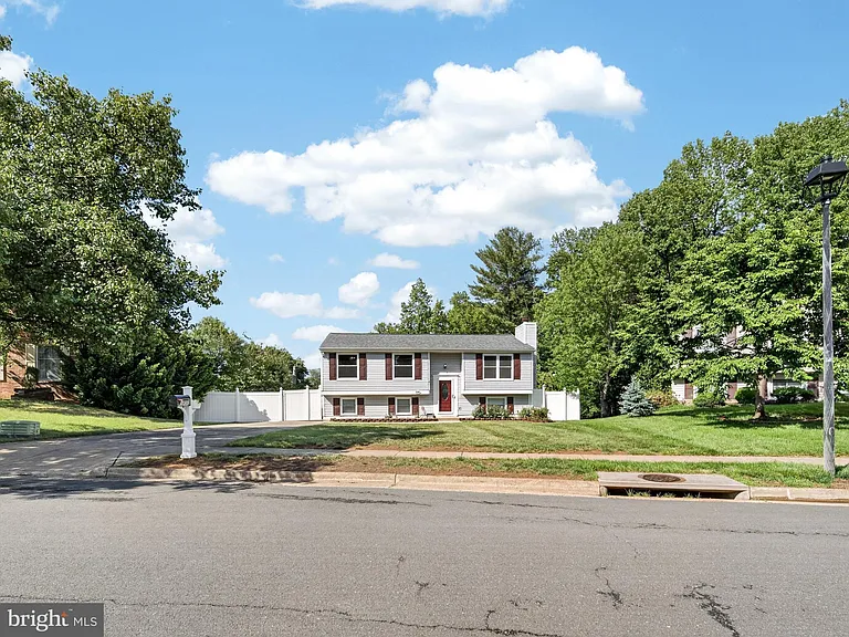 3806 Candlelight Ct — Photo 2