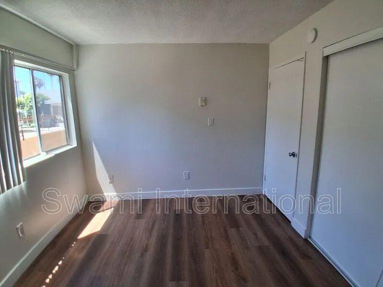 633 E 97th St #1 — Photo 23