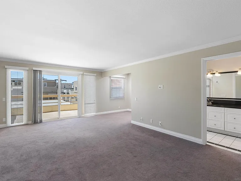 748 Isthmus Ct — Photo 21