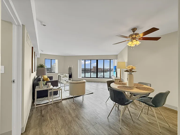 Harbor Tower Apartments — Photo 19