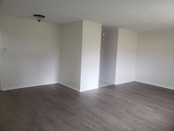 5th image of 1460 Vandenburg Cir E