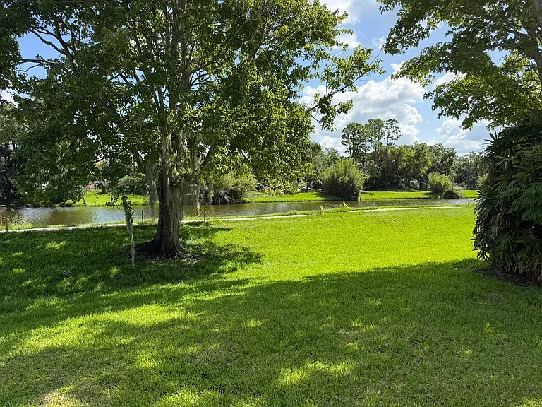 2570 Shadybranch Dr — Photo 29