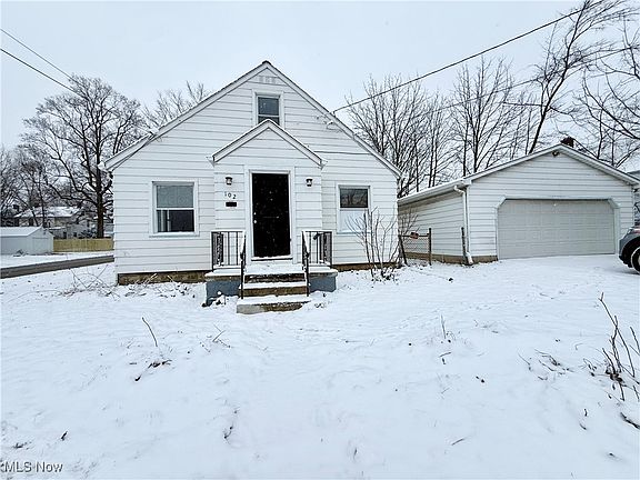 3rd image of 102 Rhoda Ave