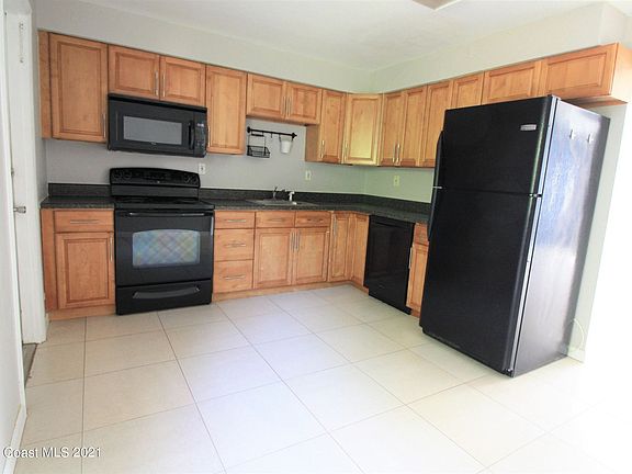 5th image of 1032 Park Dr APT 1