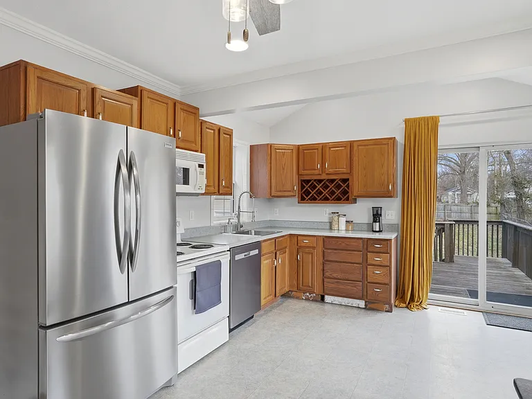 114 Aldeah Ave — Photo 5